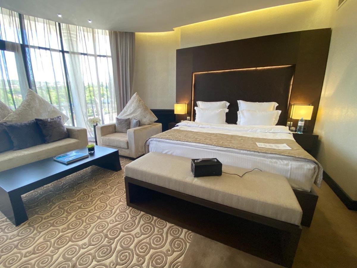 Donatello Boutique Hotel Almaty Esterno foto