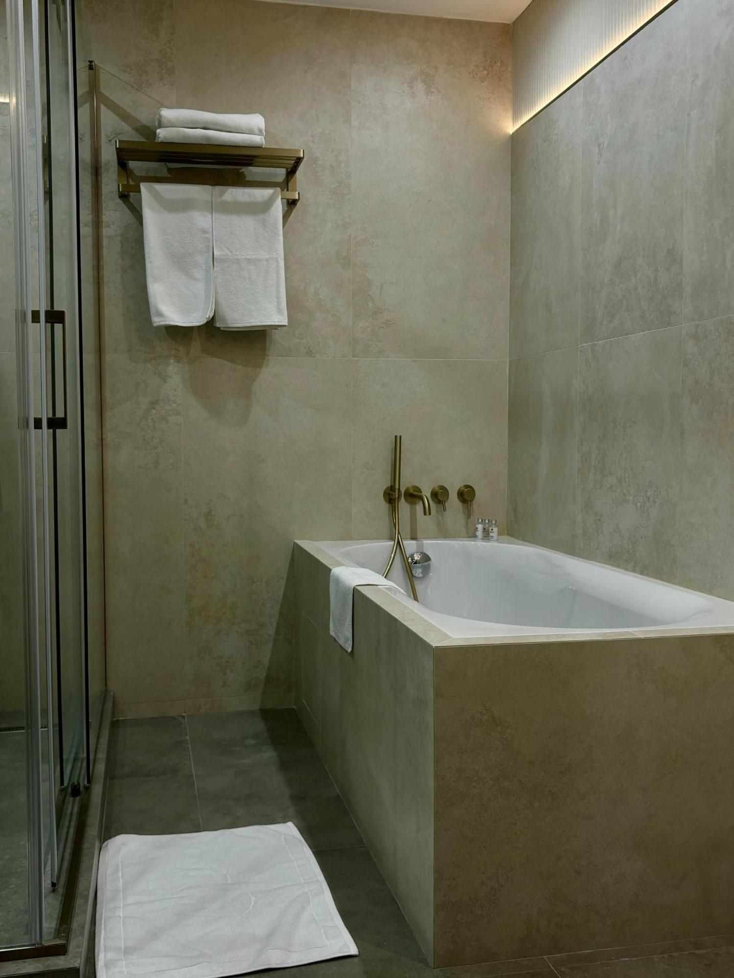 Donatello Boutique Hotel Almaty Esterno foto