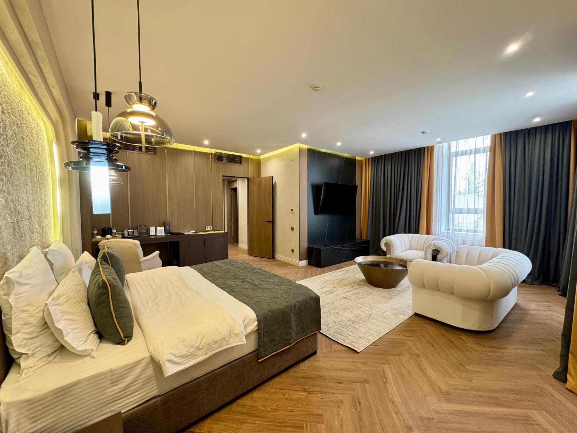 Donatello Boutique Hotel Almaty Esterno foto