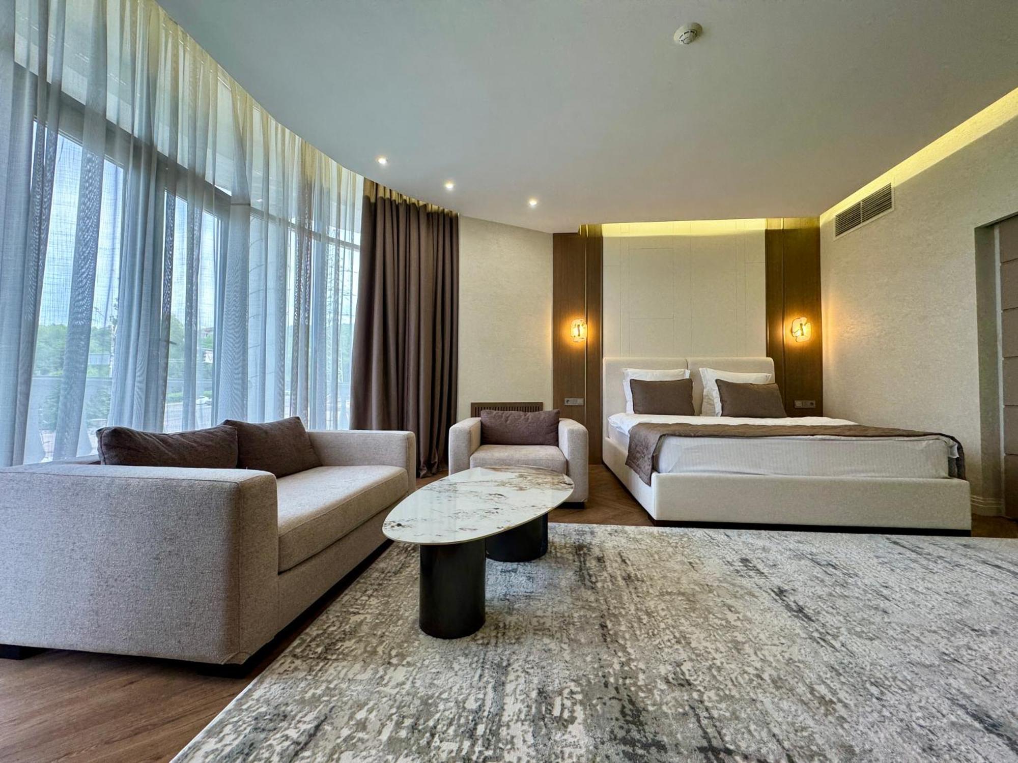 Donatello Boutique Hotel Almaty Esterno foto
